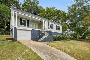 2649 Blount St in East Point, GA - Building Photo