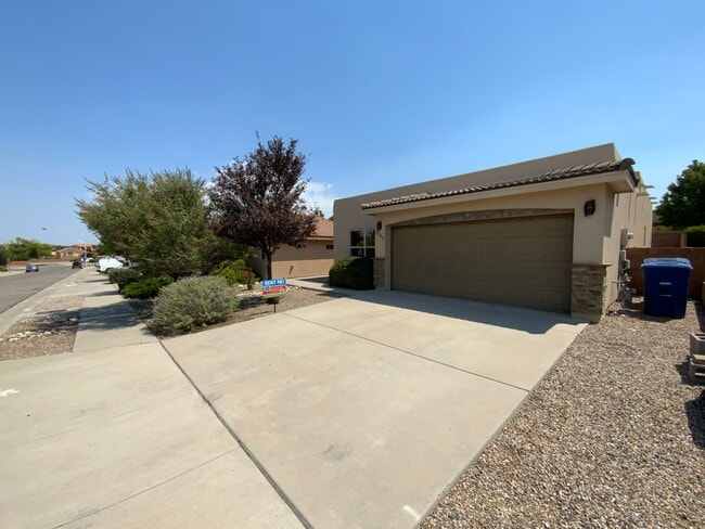 2032 Mountaineer Dr SE in Albuquerque, NM - Building Photo - Building Photo