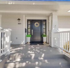 301 7th St in Coronado, CA - Foto de edificio - Building Photo