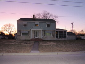 1023 53rd St, Unit Upper Apartments