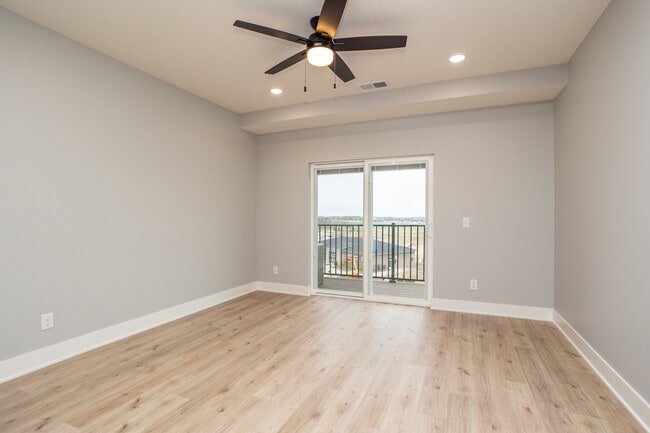 Water's Edge at the Woodlands in Lincoln, NE - Building Photo - Interior Photo