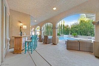 2738 Kingclaven Dr in Henderson, NV - Foto de edificio - Building Photo