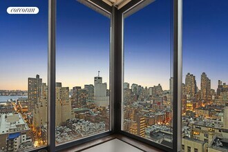 350 W 50th St in New York, NY - Building Photo - Building Photo