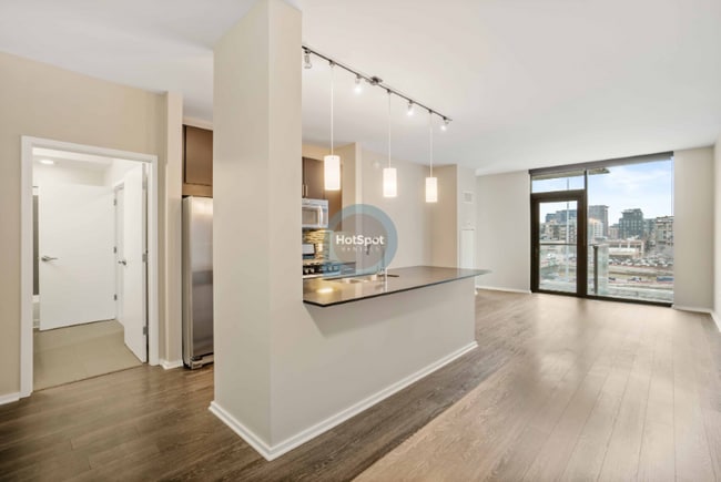 120 N Desplaines St in Chicago, IL - Building Photo - Building Photo