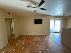 1620 N Wilmot Rd in Tucson, AZ - Foto de edificio - Building Photo