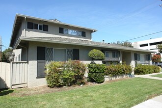 215 Auburn Way in San Jose, CA - Foto de edificio - Building Photo