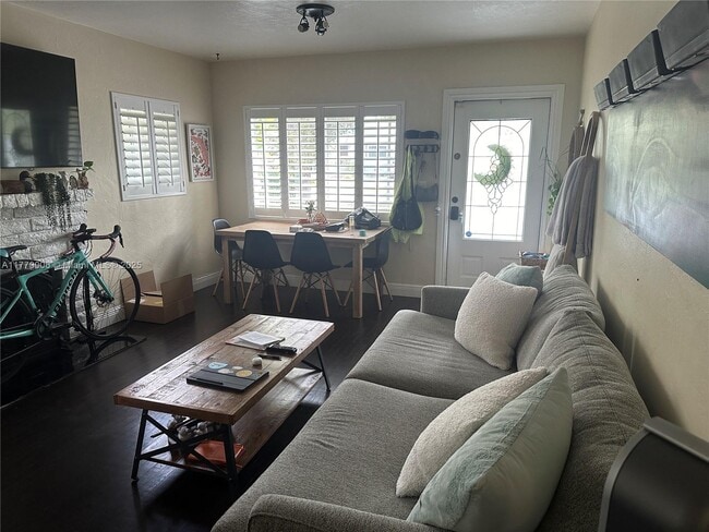 4240 SW 62nd Ave in Miami, FL - Building Photo - Building Photo