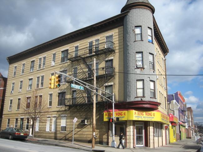 104 President St in Passaic, NJ - Foto de edificio - Building Photo