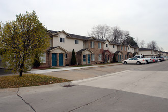 Wedgewood Village in Roseville, MI - Building Photo - Building Photo