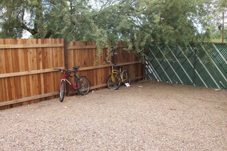 802 E Lester St, Unit 2 Bed / 2 Bath Near UofA in Tucson, AZ - Building Photo - Building Photo