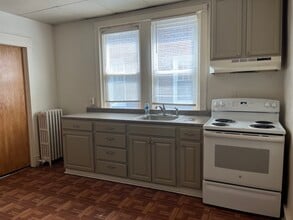 7353 Sackett St, Unit 2 in Philadelphia, PA - Building Photo - Building Photo