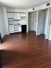 5705 SW 72nd St in Miami, FL - Building Photo - Building Photo