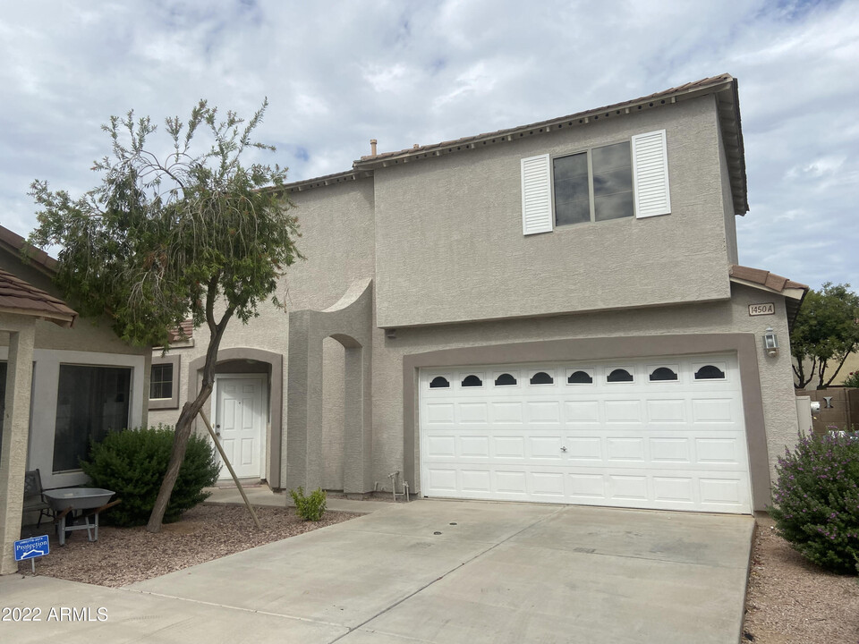 1450 S Red Rock Ct in Gilbert, AZ - Foto de edificio