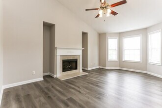 7823 Cambridge Dr in Douglasville, GA - Foto de edificio - Building Photo