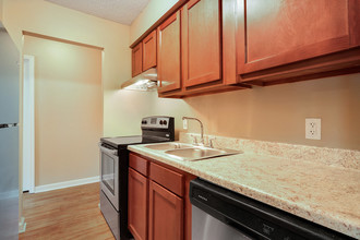 Avalon Apartment Homes in Baton Rouge, LA - Building Photo - Building Photo