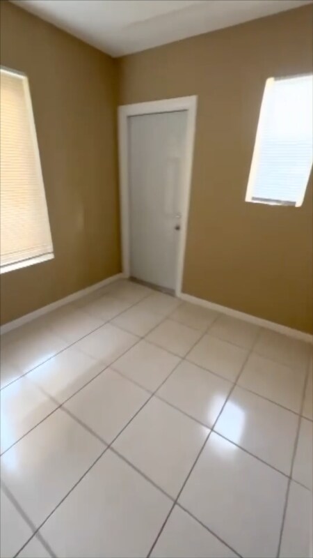 2165 NW 23rd St in Miami, FL - Building Photo - Building Photo