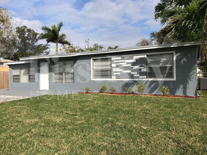 5621 SW 37th St in Davie, FL - Building Photo