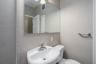 Cornelius Apartments in Seattle, WA - Foto de edificio - Interior Photo