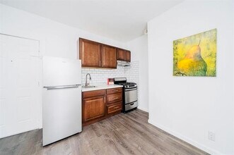 527 8th St, Unit 1R in Union City, NJ - Building Photo - Building Photo