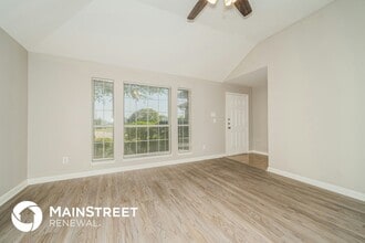 8001 Marielle Cir in Dallas, TX - Foto de edificio - Building Photo