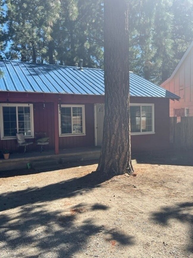 1129 Martin Ave in South Lake Tahoe, CA - Building Photo - Building Photo