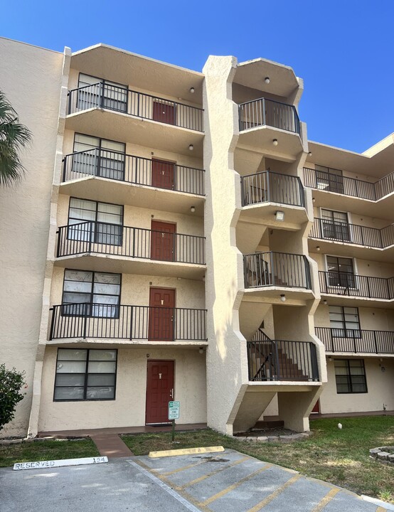 3500 Blue Lake Dr in Pompano Beach, FL - Building Photo