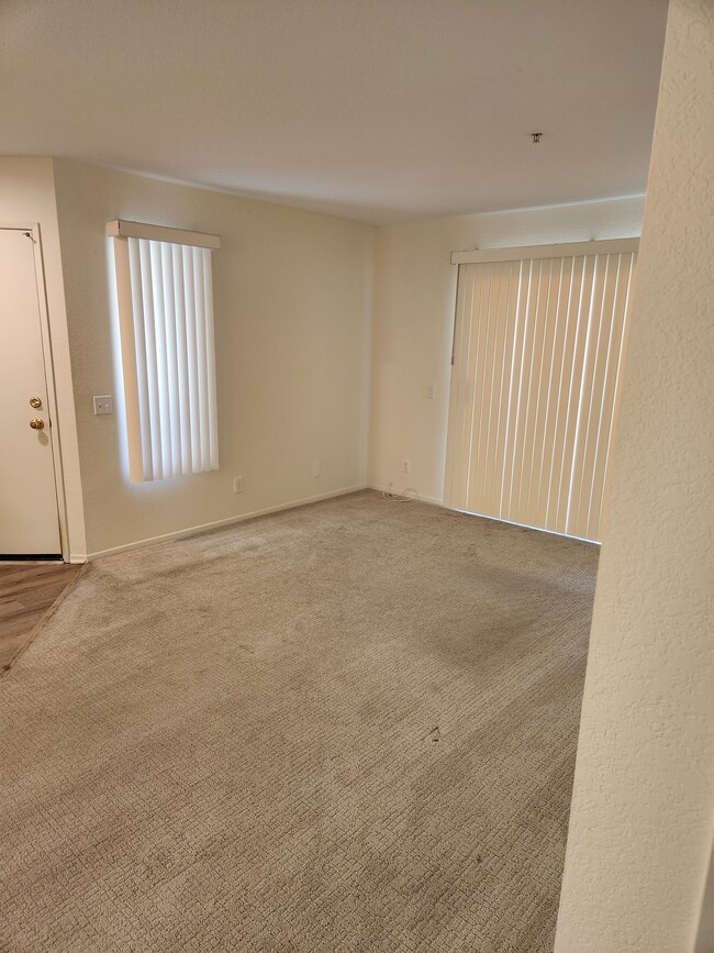 8707 E Indian Hills Rd, Unit H in Orange, CA - Building Photo - Building Photo