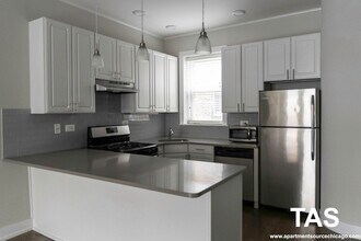 3854 N Southport Ave, Unit 1A in Chicago, IL - Building Photo - Building Photo