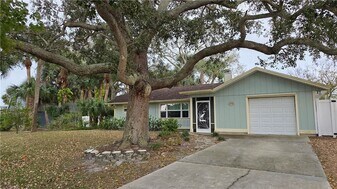 426 Tulip Dr in Sebastian, FL - Building Photo