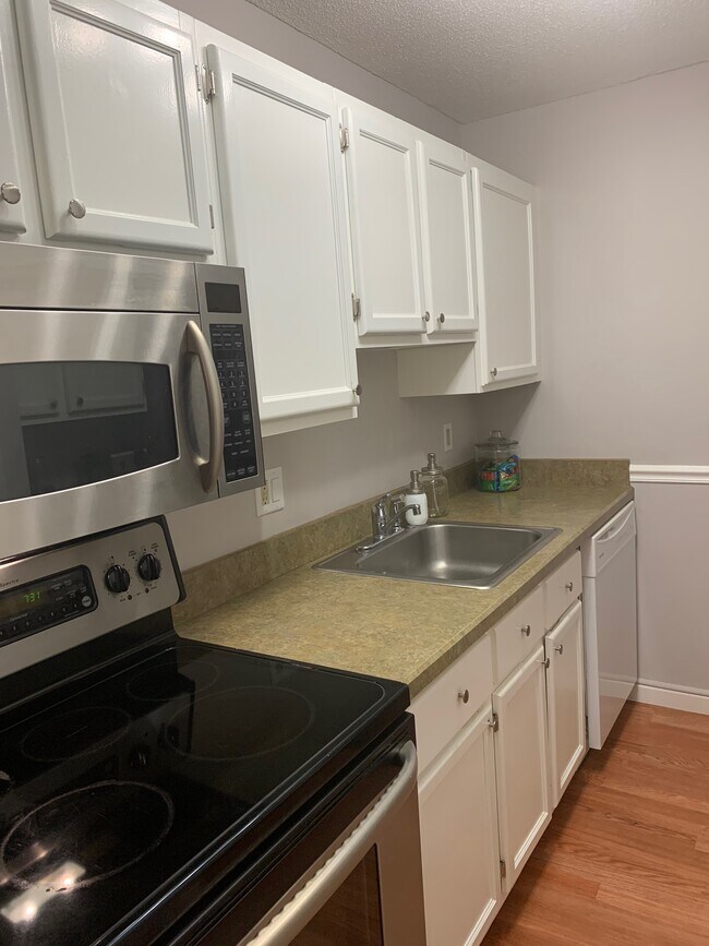 83 Woodland Dr Apartments and Nearby Cromwell Apartments For Rent