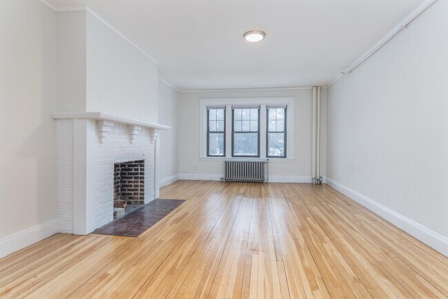 1558 Massachusetts Ave, Unit 24 in Cambridge, MA - Building Photo - Building Photo