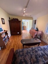 265 Common St, Unit 2 in Quincy, MA - Foto de edificio - Building Photo