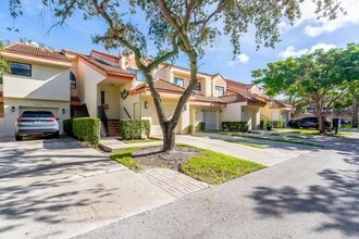 3351 Emerald Oaks Dr, Unit 103 in Hollywood, FL - Building Photo - Building Photo