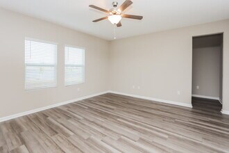 939 Kelly Fern Lp in Ruskin, FL - Building Photo - Building Photo