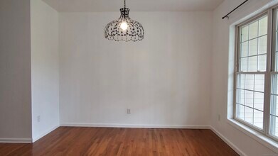 48 Meadow Brook Rd in Brookfield, CT - Building Photo - Building Photo