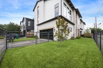 2012 Welch St in Houston, TX - Building Photo - Building Photo