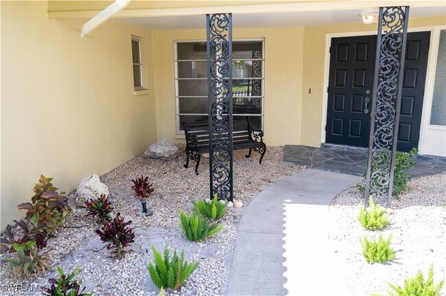 5654 Eichen Cir in Ft. Myers, FL - Building Photo - Building Photo