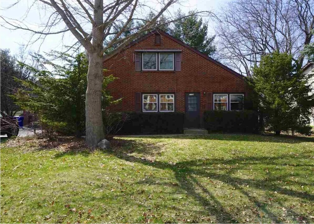 5109 Wallace Ave, Unit 5109 in Monona, WI - Building Photo