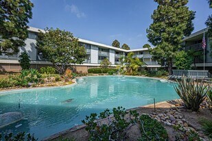 3098 Rue D’Orleans in San Diego, CA - Building Photo