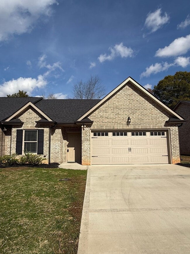 5926 Knox Hl Wy in Knoxville, TN - Building Photo - Building Photo