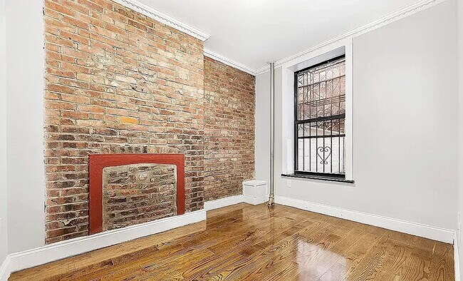 47 1/2 East 1st Street in New York, NY - Building Photo - Building Photo