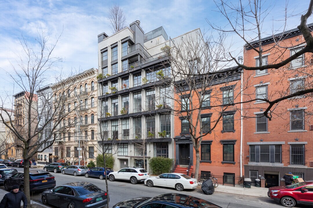 259 E Seventh St in New York, NY - Building Photo