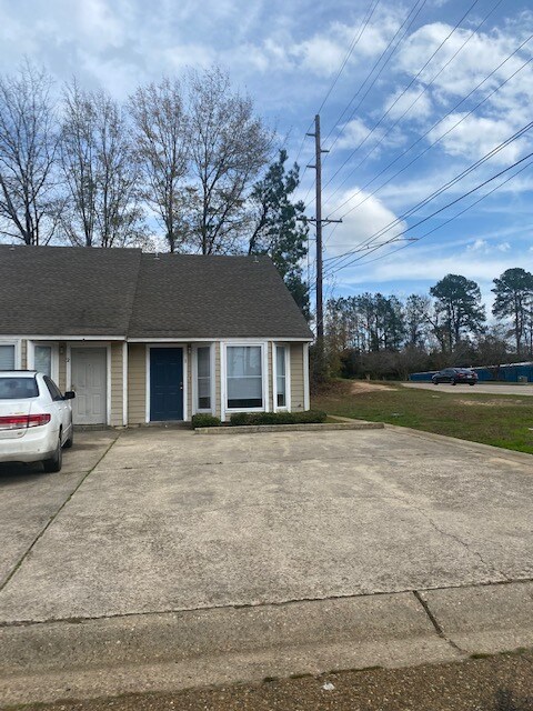 property at 400 Kennon Ln
