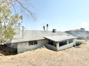 1701 E Camino del Santo in Phoenix, AZ - Building Photo - Building Photo