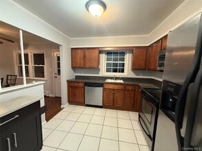 15-13 13th Ave in West Babylon, NY - Building Photo - Building Photo