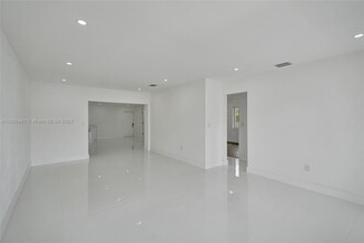 120 NW 33rd Ave in Miami, FL - Building Photo - Building Photo