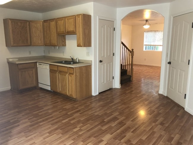 377 E Newsome Park Ln in South Salt Lake, UT - Building Photo - Building Photo