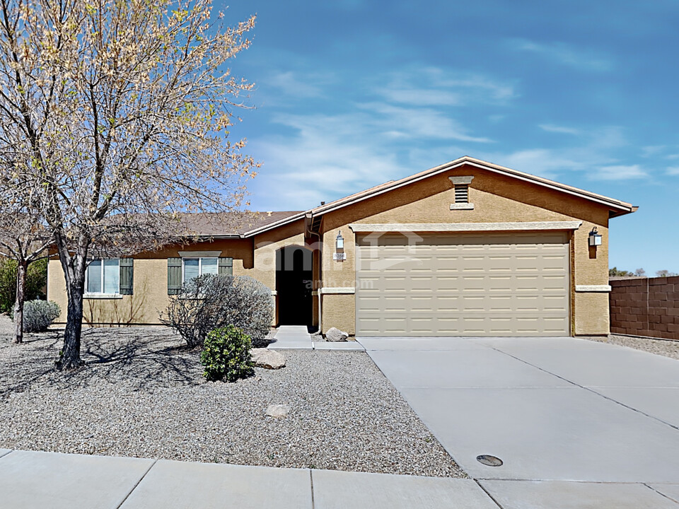 8364 W Green Kingfisher Ln in Tucson, AZ - Building Photo