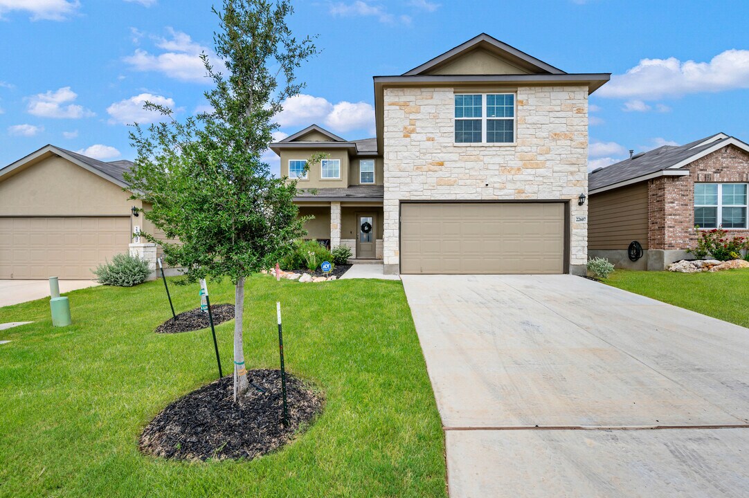 22607 Green Jacket in San Antonio, TX - Building Photo