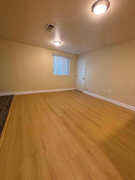 522 W 51st St in Los Angeles, CA - Building Photo